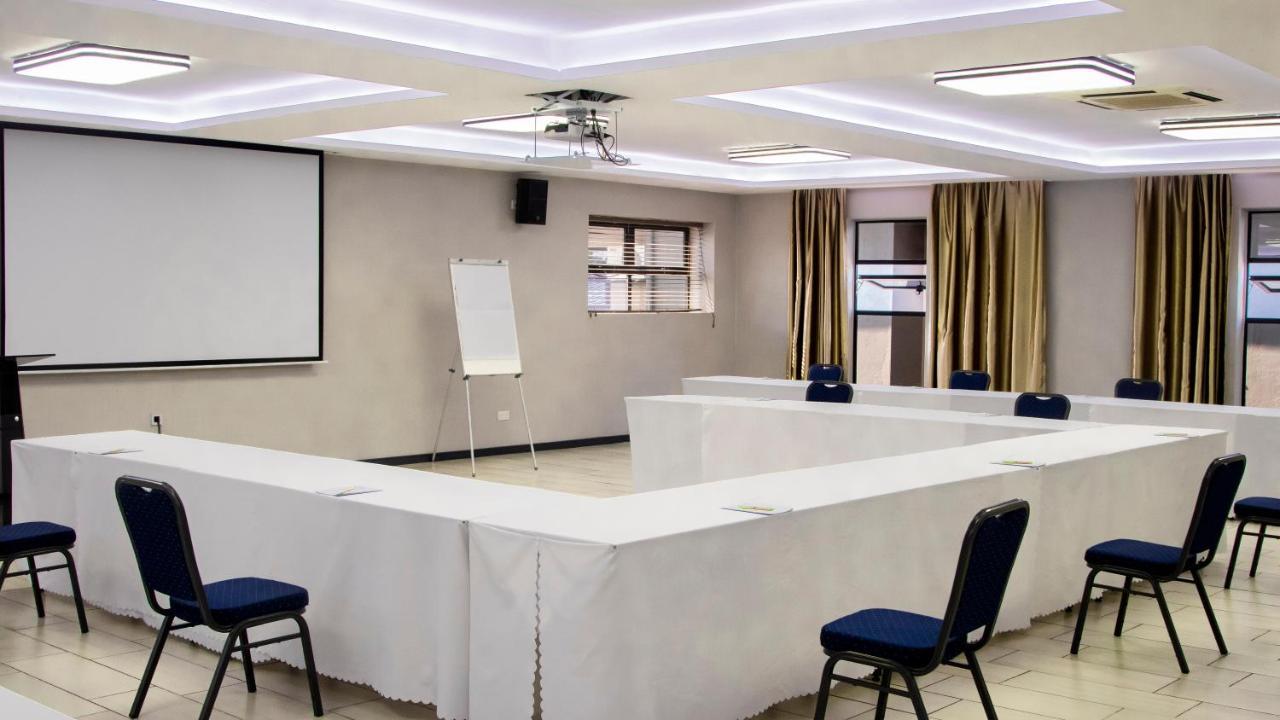 Urban Bliss Hotel Kabwe Екстер'єр фото